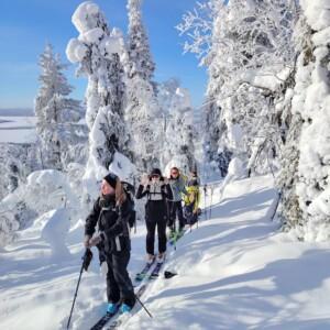 Naisten kesken Pallaksen vapaalaskuleiri